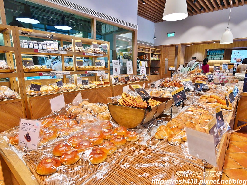 【台中美食】吳寶春麥方店-臺中劇院店,提供試吃與茶飲,還有台中限定的口味。 - 第10張圖 5-2