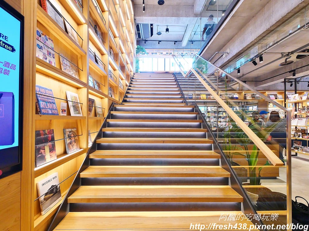 【台中景點】蔦屋書店TSUTAYA BOOKSTORE(台中市政店),全球最美書店,文青最愛、網美必訪,內有Wired Tokyo可享受美食。 - 第18張圖 24