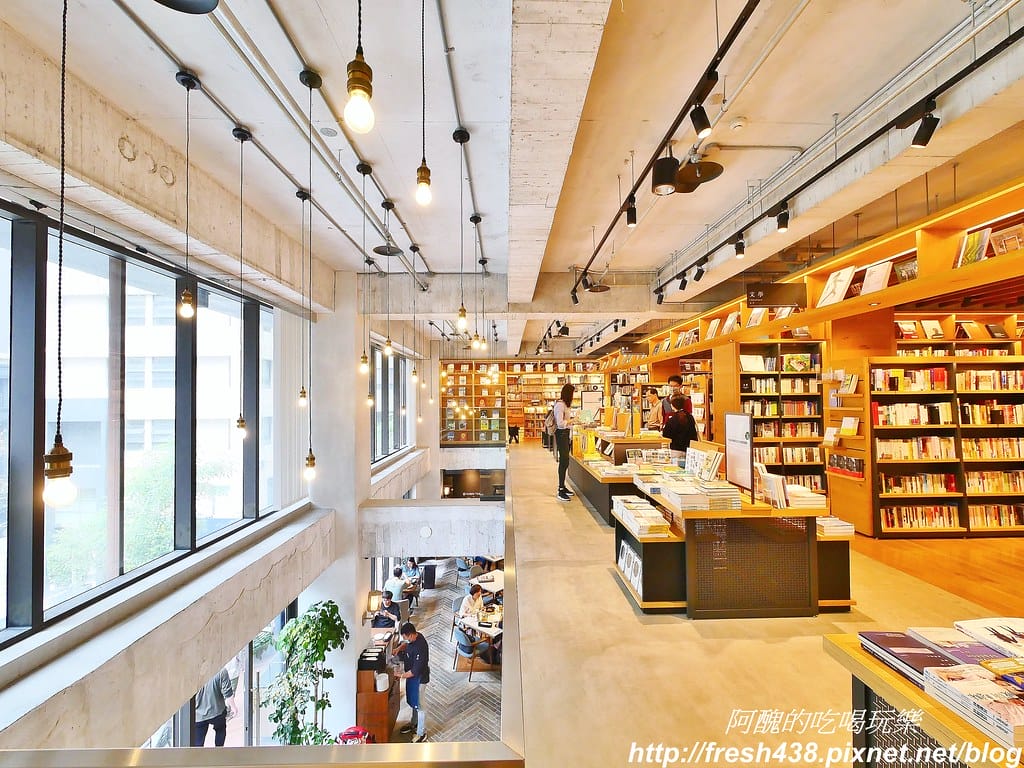 【台中景點】蔦屋書店TSUTAYA BOOKSTORE(台中市政店),全球最美書店,文青最愛、網美必訪,內有Wired Tokyo可享受美食。 - 第24張圖 28