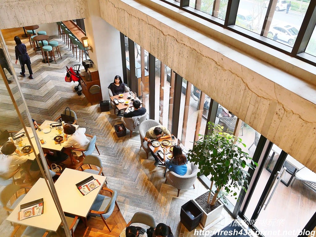 【台中景點】蔦屋書店TSUTAYA BOOKSTORE(台中市政店),全球最美書店,文青最愛、網美必訪,內有Wired Tokyo可享受美食。 - 第26張圖 28-3