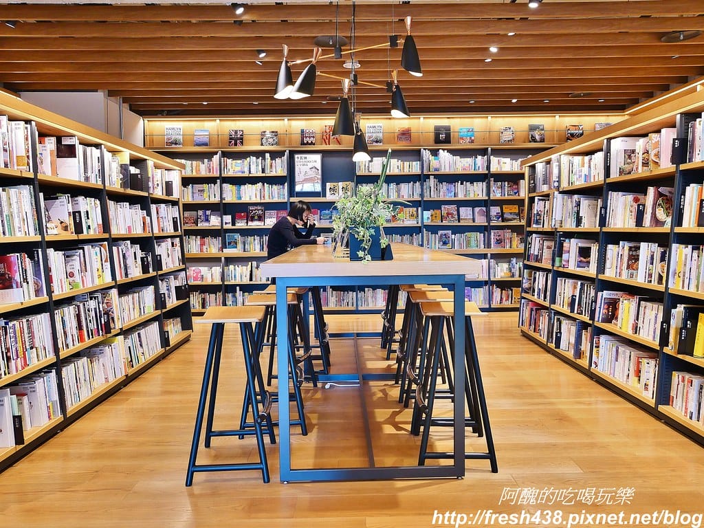 【台中景點】蔦屋書店TSUTAYA BOOKSTORE(台中市政店),全球最美書店,文青最愛、網美必訪,內有Wired Tokyo可享受美食。 - 第28張圖 29