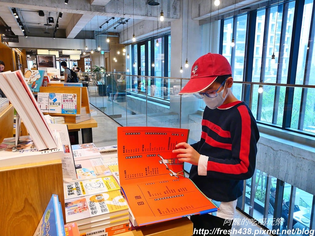 【台中景點】蔦屋書店TSUTAYA BOOKSTORE(台中市政店),全球最美書店,文青最愛、網美必訪,內有Wired Tokyo可享受美食。 - 第30張圖 30-0