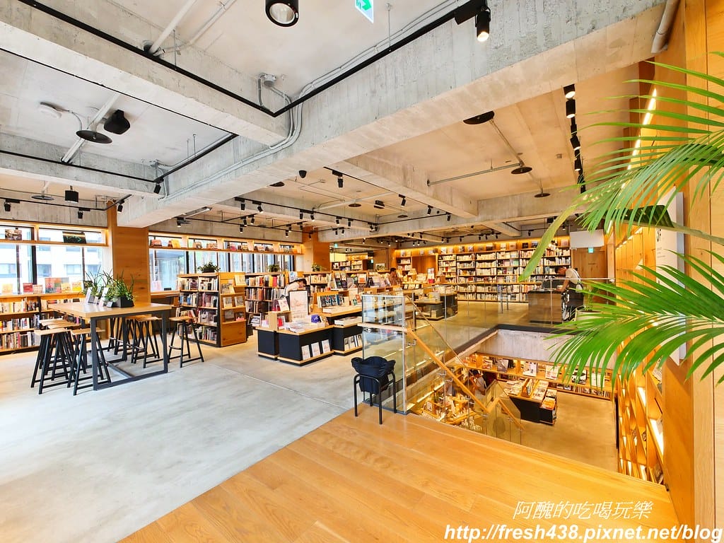 【台中景點】蔦屋書店TSUTAYA BOOKSTORE(台中市政店),全球最美書店,文青最愛、網美必訪,內有Wired Tokyo可享受美食。 - 第21張圖 25