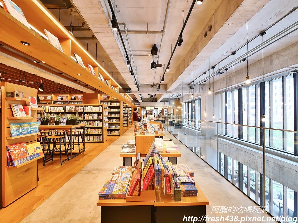 【台中景點】蔦屋書店TSUTAYA BOOKSTORE(台中市政店),全球最美書店,文青最愛、網美必訪,內有Wired Tokyo可享受美食。 - 第25張圖 28-2