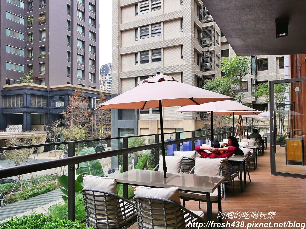【台中景點】蔦屋書店TSUTAYA BOOKSTORE(台中市政店),全球最美書店,文青最愛、網美必訪,內有Wired Tokyo可享受美食。 - 第11張圖 16-2