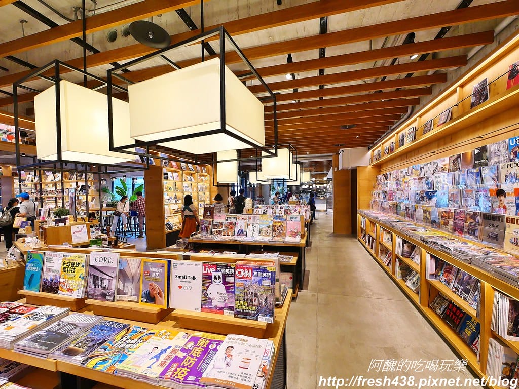 【台中景點】蔦屋書店TSUTAYA BOOKSTORE(台中市政店),全球最美書店,文青最愛、網美必訪,內有Wired Tokyo可享受美食。 - 第14張圖 19
