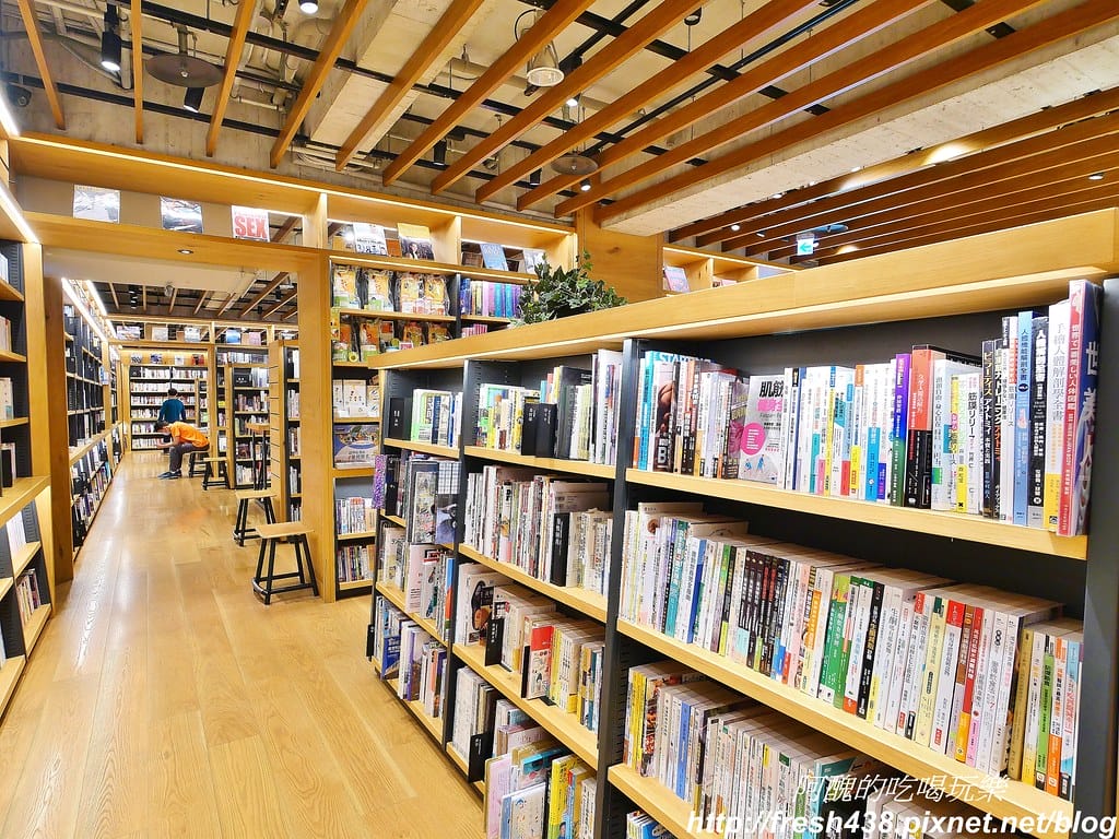 【台中景點】蔦屋書店TSUTAYA BOOKSTORE(台中市政店),全球最美書店,文青最愛、網美必訪,內有Wired Tokyo可享受美食。 - 第27張圖 28-4