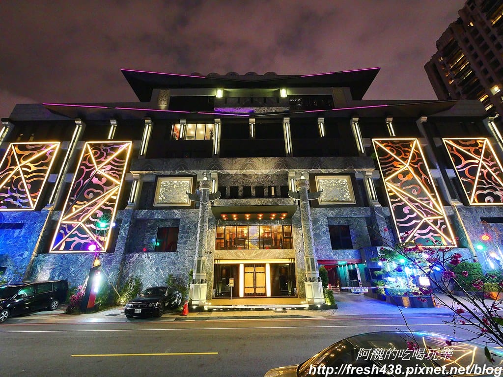 【台中住宿推薦】紫禁城主題會館(Forbidden City Motel),100坪帝王之巔,讓您享受帝王榮耀,超大戲水池、卡拉ok,還有換裝秀! - 第3張圖 1