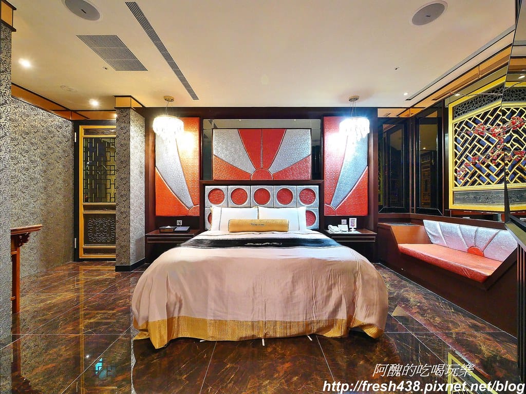 【台中住宿推薦】紫禁城主題會館(Forbidden City Motel),100坪帝王之巔,讓您享受帝王榮耀,超大戲水池、卡拉ok,還有換裝秀! - 第83張圖 53