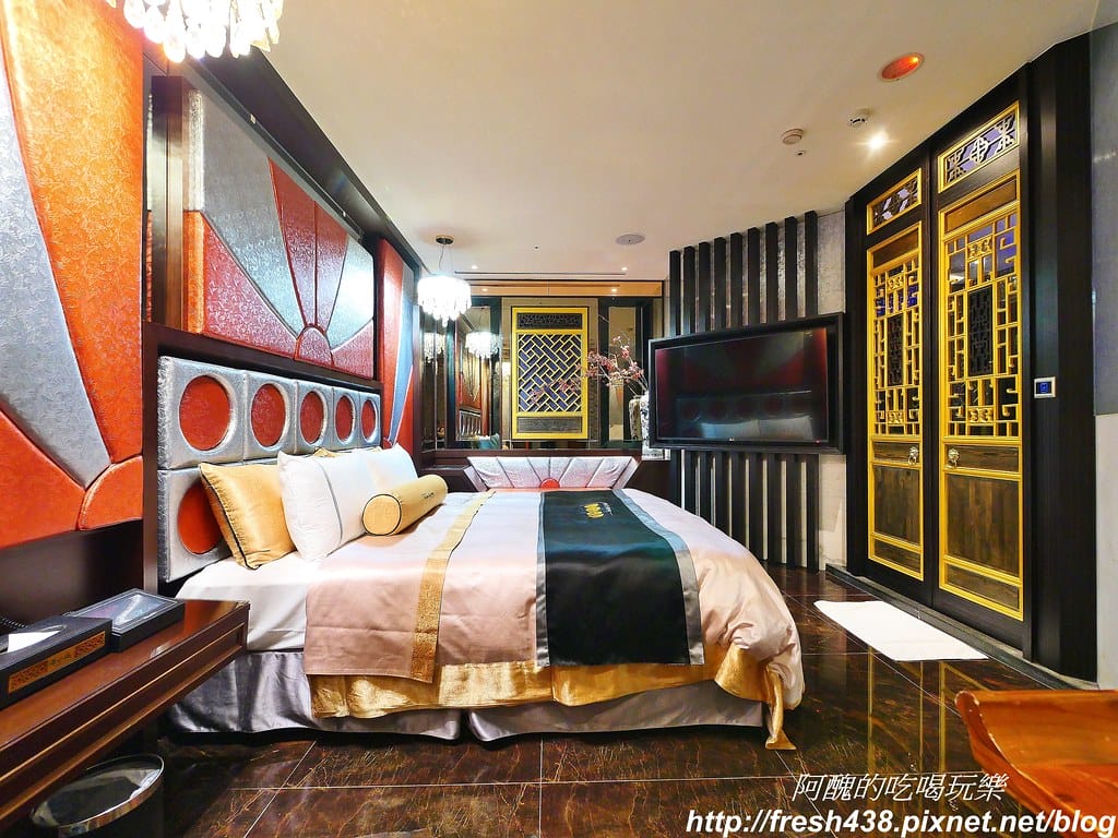 【台中住宿推薦】紫禁城主題會館(Forbidden City Motel),100坪帝王之巔,讓您享受帝王榮耀,超大戲水池、卡拉ok,還有換裝秀! - 第82張圖 52