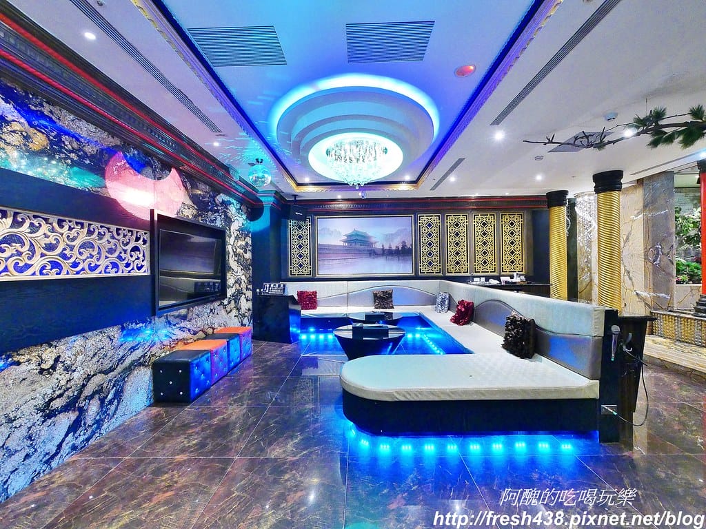 【台中住宿推薦】紫禁城主題會館(Forbidden City Motel),100坪帝王之巔,讓您享受帝王榮耀,超大戲水池、卡拉ok,還有換裝秀! - 第71張圖 47
