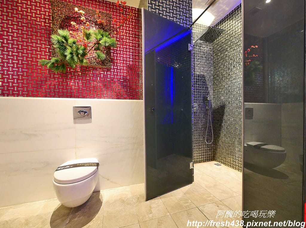 【台中住宿推薦】紫禁城主題會館(Forbidden City Motel),100坪帝王之巔,讓您享受帝王榮耀,超大戲水池、卡拉ok,還有換裝秀! - 第88張圖 58