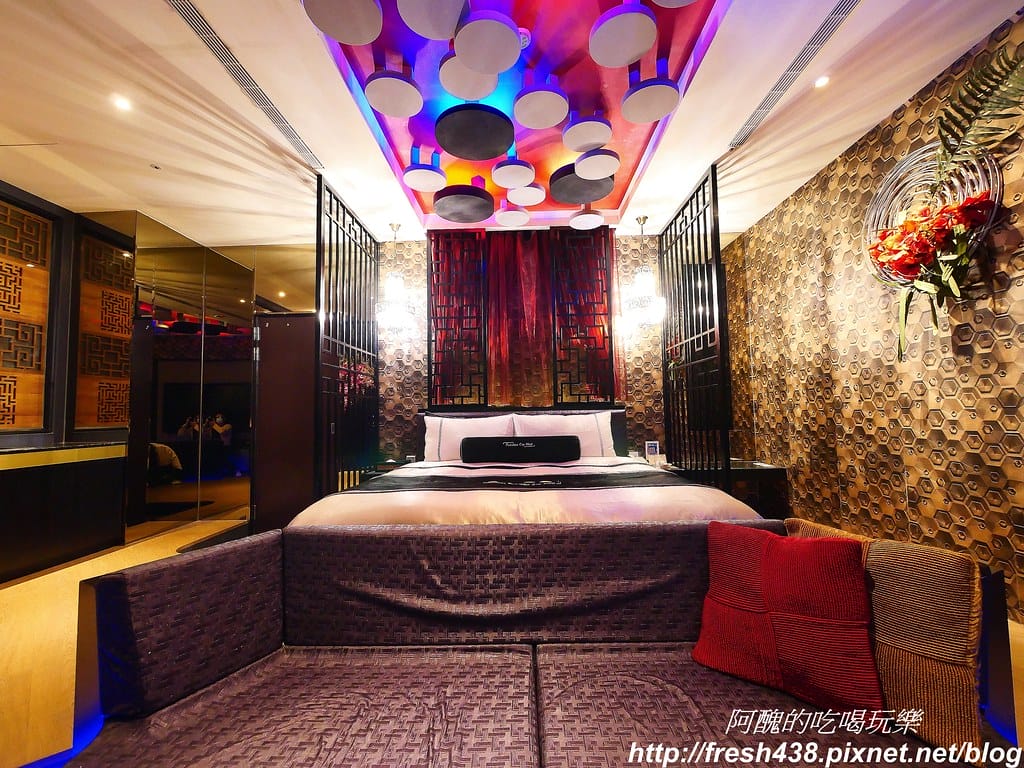 【台中住宿推薦】紫禁城主題會館(Forbidden City Motel),100坪帝王之巔,讓您享受帝王榮耀,超大戲水池、卡拉ok,還有換裝秀! - 第62張圖 38