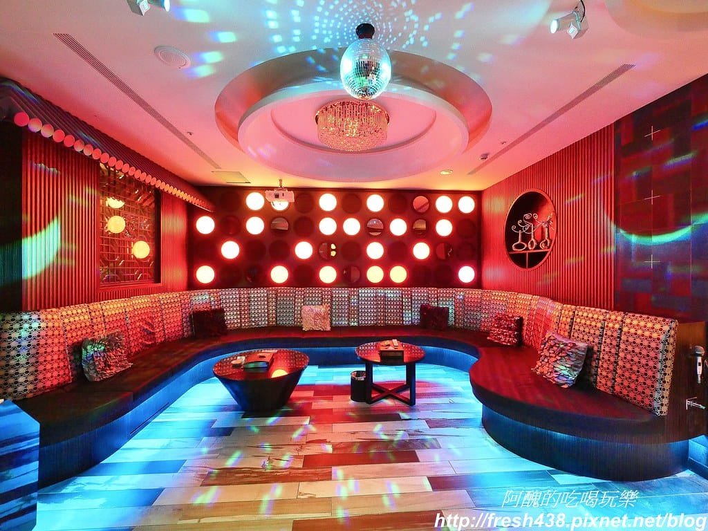 【台中住宿推薦】紫禁城主題會館(Forbidden City Motel),100坪帝王之巔,讓您享受帝王榮耀,超大戲水池、卡拉ok,還有換裝秀! - 第15張圖 6-5