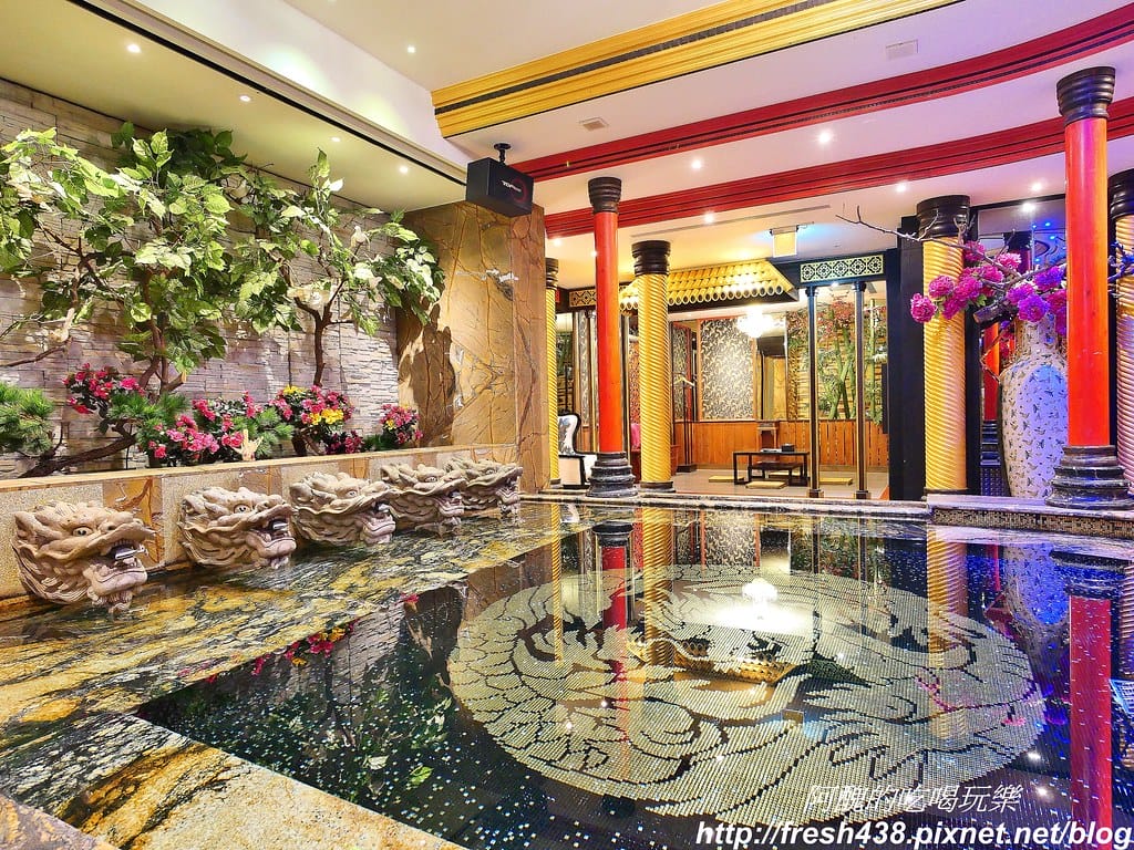 【台中住宿推薦】紫禁城主題會館(Forbidden City Motel),100坪帝王之巔,讓您享受帝王榮耀,超大戲水池、卡拉ok,還有換裝秀! - 第74張圖 49-1