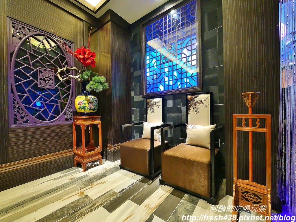 【台中住宿推薦】紫禁城主題會館(Forbidden City Motel),100坪帝王之巔,讓您享受帝王榮耀,超大戲水池、卡拉ok,還有換裝秀! - 第47張圖 29