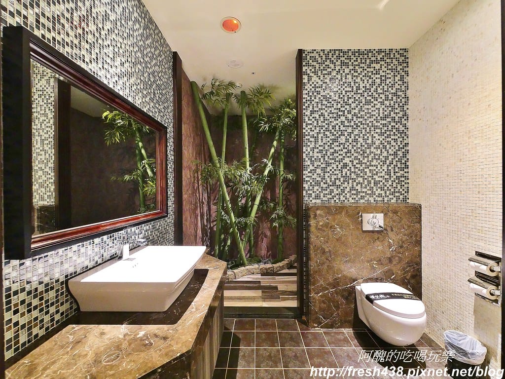 【台中住宿推薦】紫禁城主題會館(Forbidden City Motel),100坪帝王之巔,讓您享受帝王榮耀,超大戲水池、卡拉ok,還有換裝秀! - 第48張圖 24