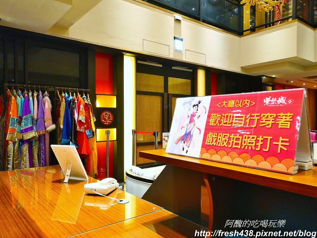 【台中住宿推薦】紫禁城主題會館(Forbidden City Motel),100坪帝王之巔,讓您享受帝王榮耀,超大戲水池、卡拉ok,還有換裝秀! - 第92張圖 80