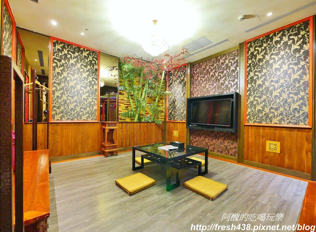【台中住宿推薦】紫禁城主題會館(Forbidden City Motel),100坪帝王之巔,讓您享受帝王榮耀,超大戲水池、卡拉ok,還有換裝秀! - 第81張圖 51