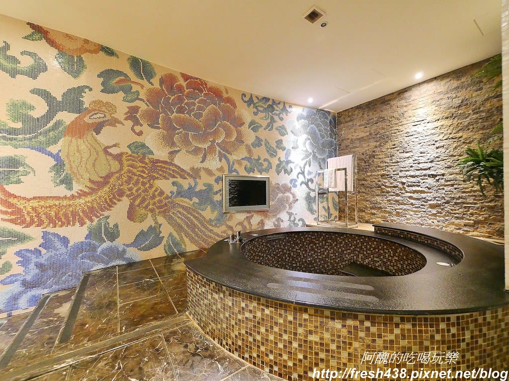 【台中住宿推薦】紫禁城主題會館(Forbidden City Motel),100坪帝王之巔,讓您享受帝王榮耀,超大戲水池、卡拉ok,還有換裝秀! - 第40張圖 22