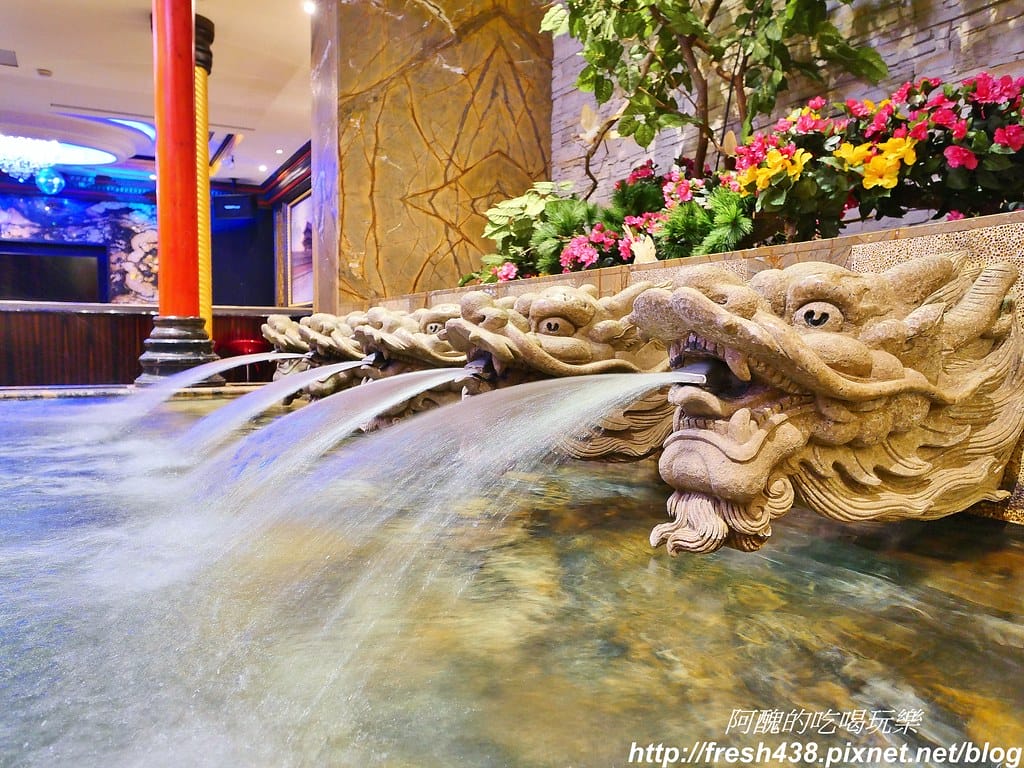 【台中住宿推薦】紫禁城主題會館(Forbidden City Motel),100坪帝王之巔,讓您享受帝王榮耀,超大戲水池、卡拉ok,還有換裝秀! - 第75張圖 49-2