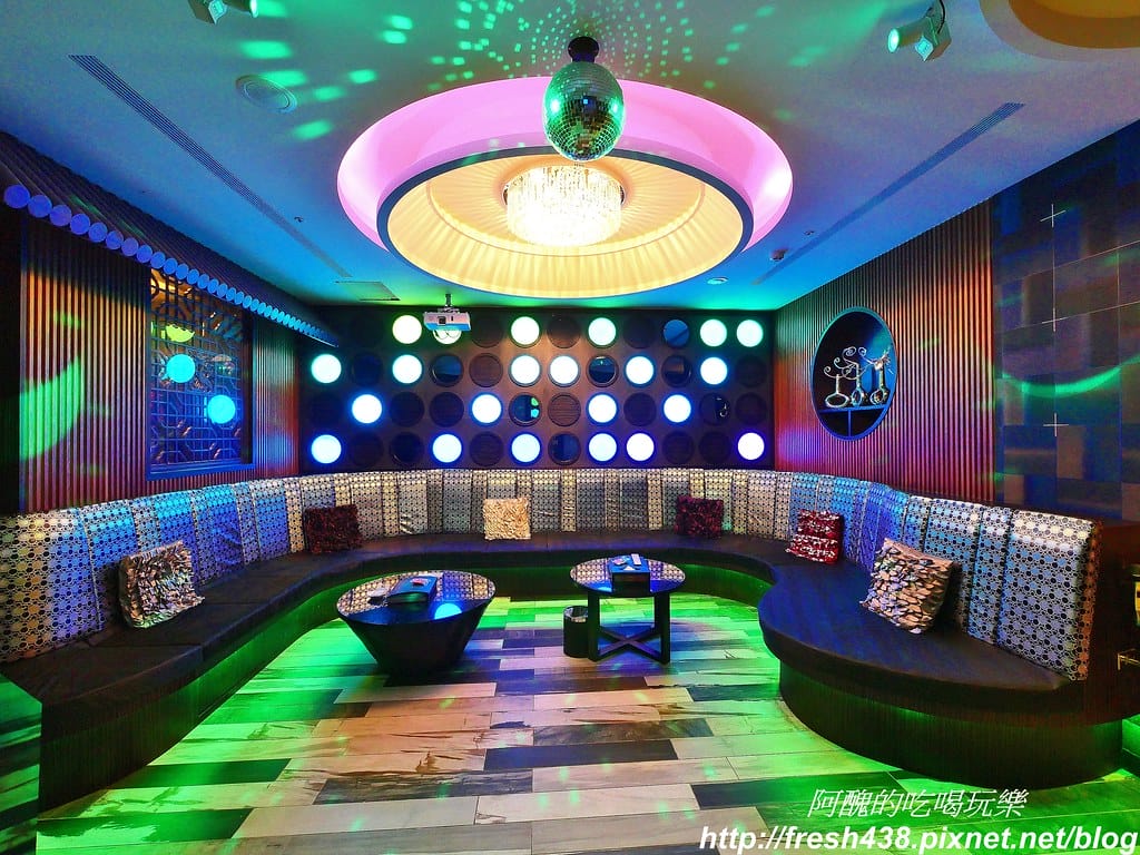 【台中住宿推薦】紫禁城主題會館(Forbidden City Motel),100坪帝王之巔,讓您享受帝王榮耀,超大戲水池、卡拉ok,還有換裝秀! - 第17張圖 7