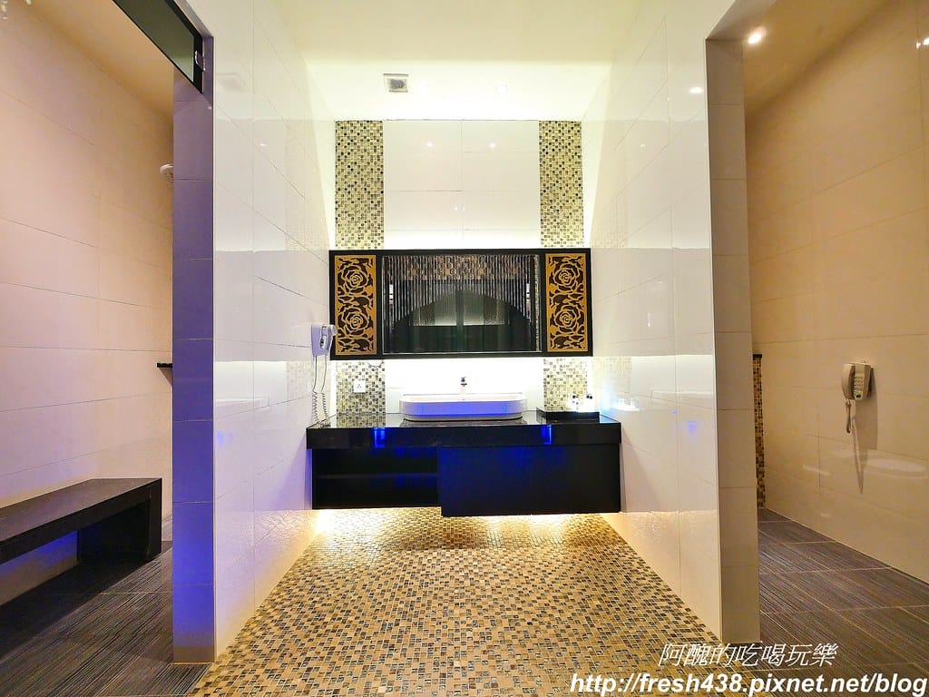 【台中住宿推薦】紫禁城主題會館(Forbidden City Motel),100坪帝王之巔,讓您享受帝王榮耀,超大戲水池、卡拉ok,還有換裝秀! - 第63張圖 39