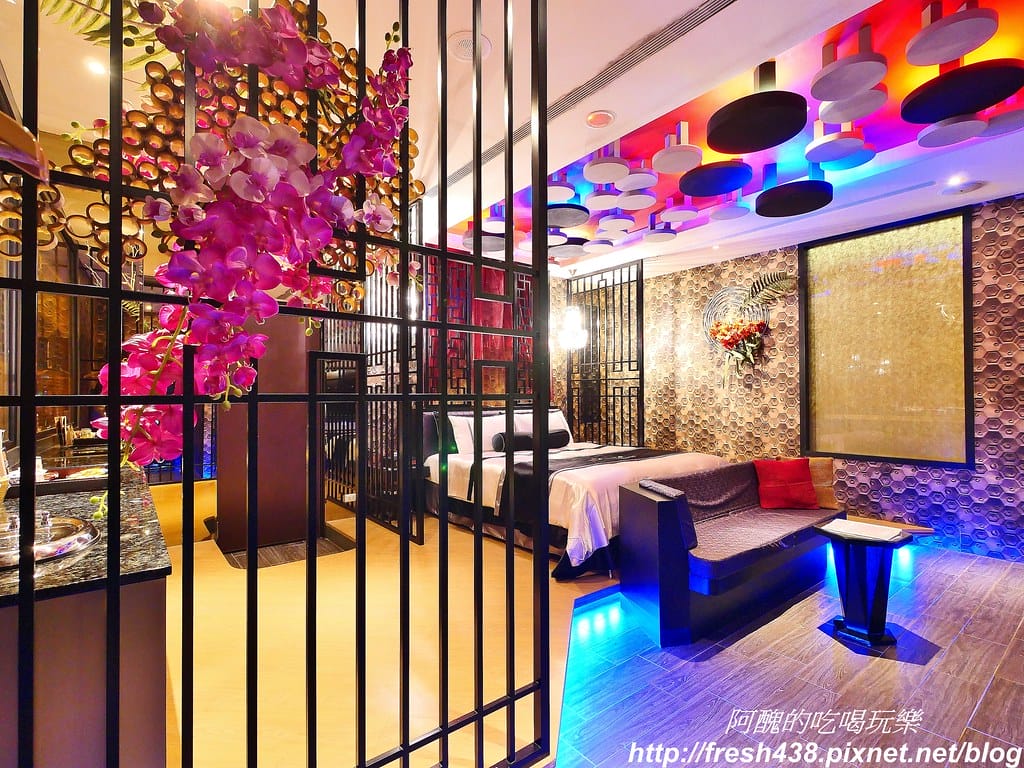 【台中住宿推薦】紫禁城主題會館(Forbidden City Motel),100坪帝王之巔,讓您享受帝王榮耀,超大戲水池、卡拉ok,還有換裝秀! - 第60張圖 36