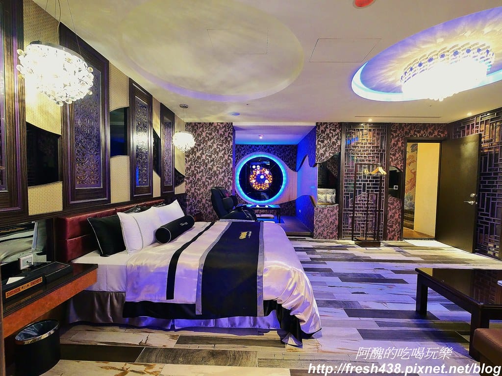 【台中住宿推薦】紫禁城主題會館(Forbidden City Motel),100坪帝王之巔,讓您享受帝王榮耀,超大戲水池、卡拉ok,還有換裝秀! - 第26張圖 13