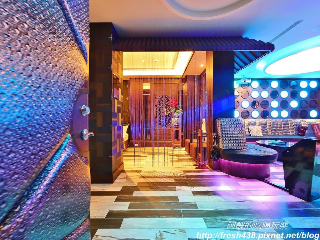 【台中住宿推薦】紫禁城主題會館(Forbidden City Motel),100坪帝王之巔,讓您享受帝王榮耀,超大戲水池、卡拉ok,還有換裝秀! - 第11張圖 6