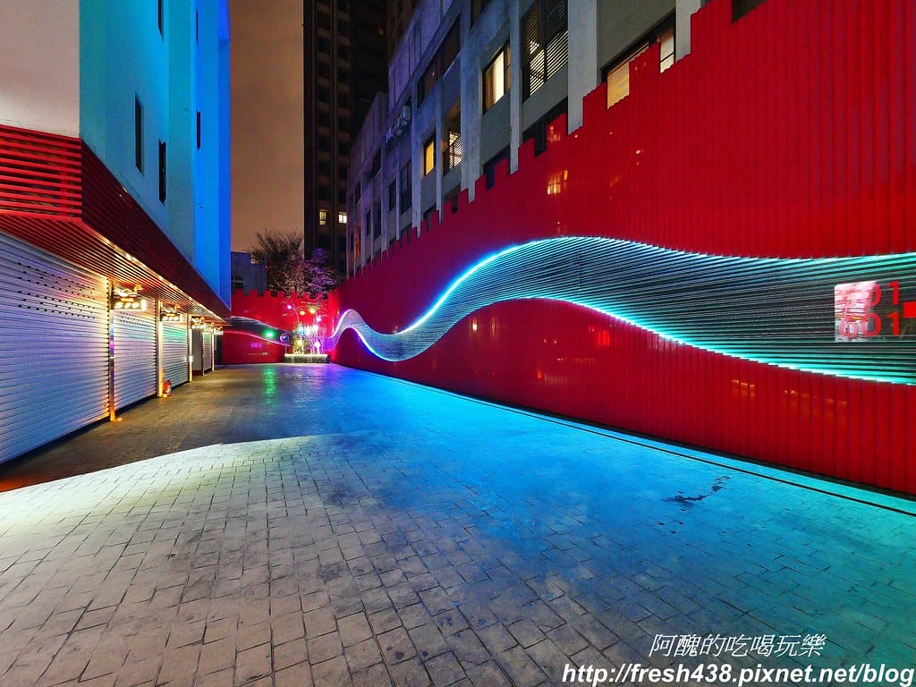 【台中住宿推薦】紫禁城主題會館(Forbidden City Motel),100坪帝王之巔,讓您享受帝王榮耀,超大戲水池、卡拉ok,還有換裝秀! - 第6張圖 2-2