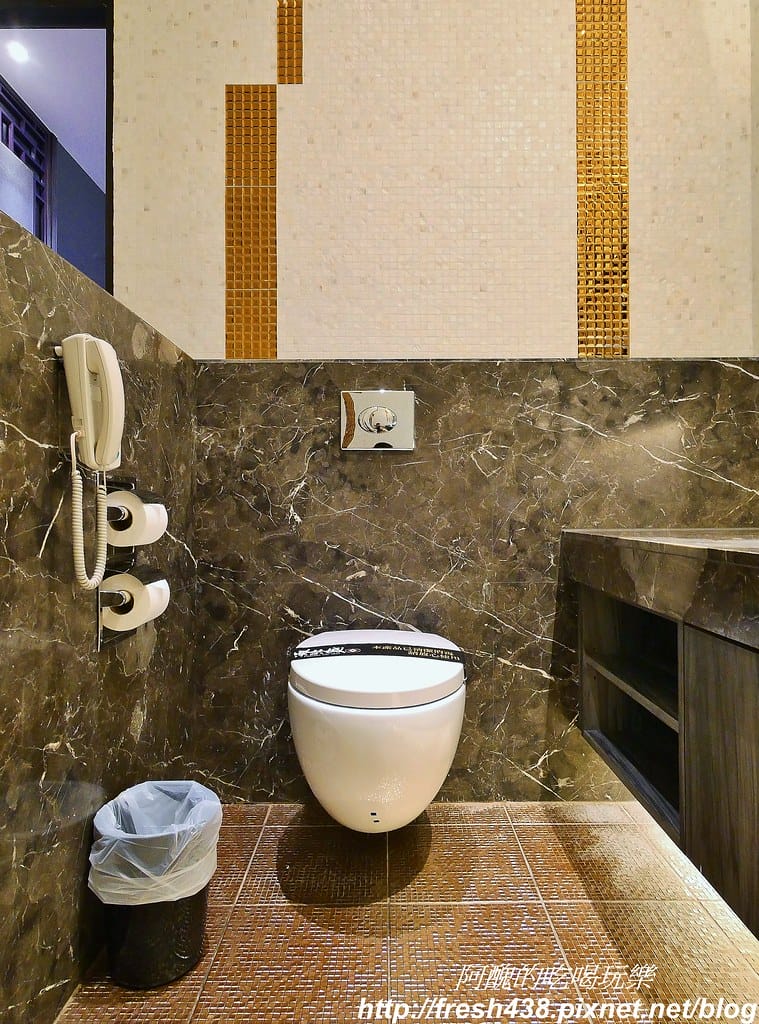【台中住宿推薦】紫禁城主題會館(Forbidden City Motel),100坪帝王之巔,讓您享受帝王榮耀,超大戲水池、卡拉ok,還有換裝秀! - 第38張圖 18