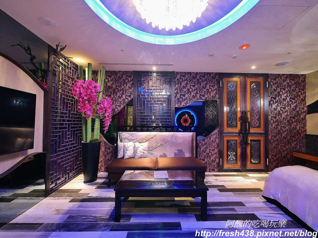 【台中住宿推薦】紫禁城主題會館(Forbidden City Motel),100坪帝王之巔,讓您享受帝王榮耀,超大戲水池、卡拉ok,還有換裝秀! - 第29張圖 15