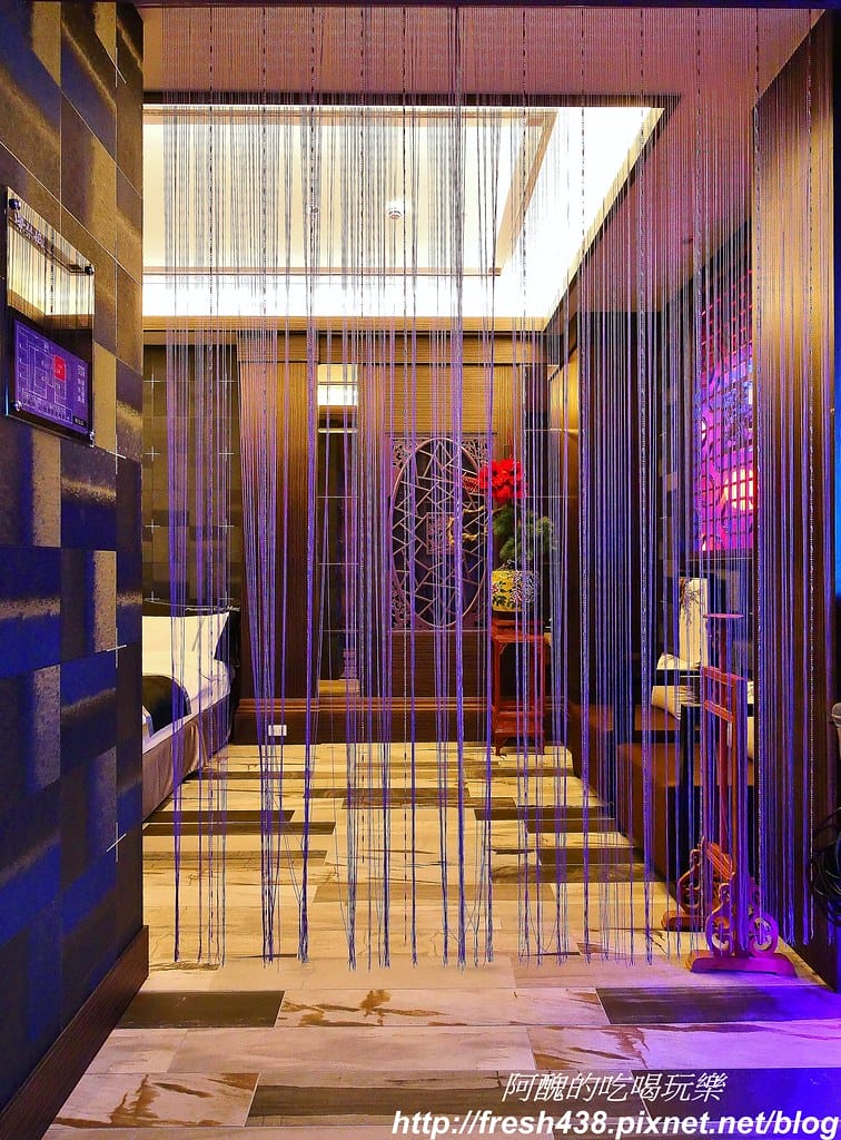 【台中住宿推薦】紫禁城主題會館(Forbidden City Motel),100坪帝王之巔,讓您享受帝王榮耀,超大戲水池、卡拉ok,還有換裝秀! - 第44張圖 25-1
