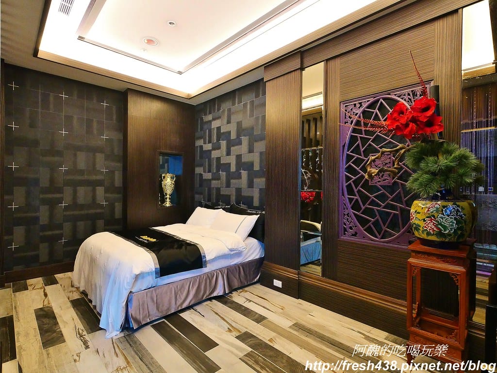 【台中住宿推薦】紫禁城主題會館(Forbidden City Motel),100坪帝王之巔,讓您享受帝王榮耀,超大戲水池、卡拉ok,還有換裝秀! - 第46張圖 27