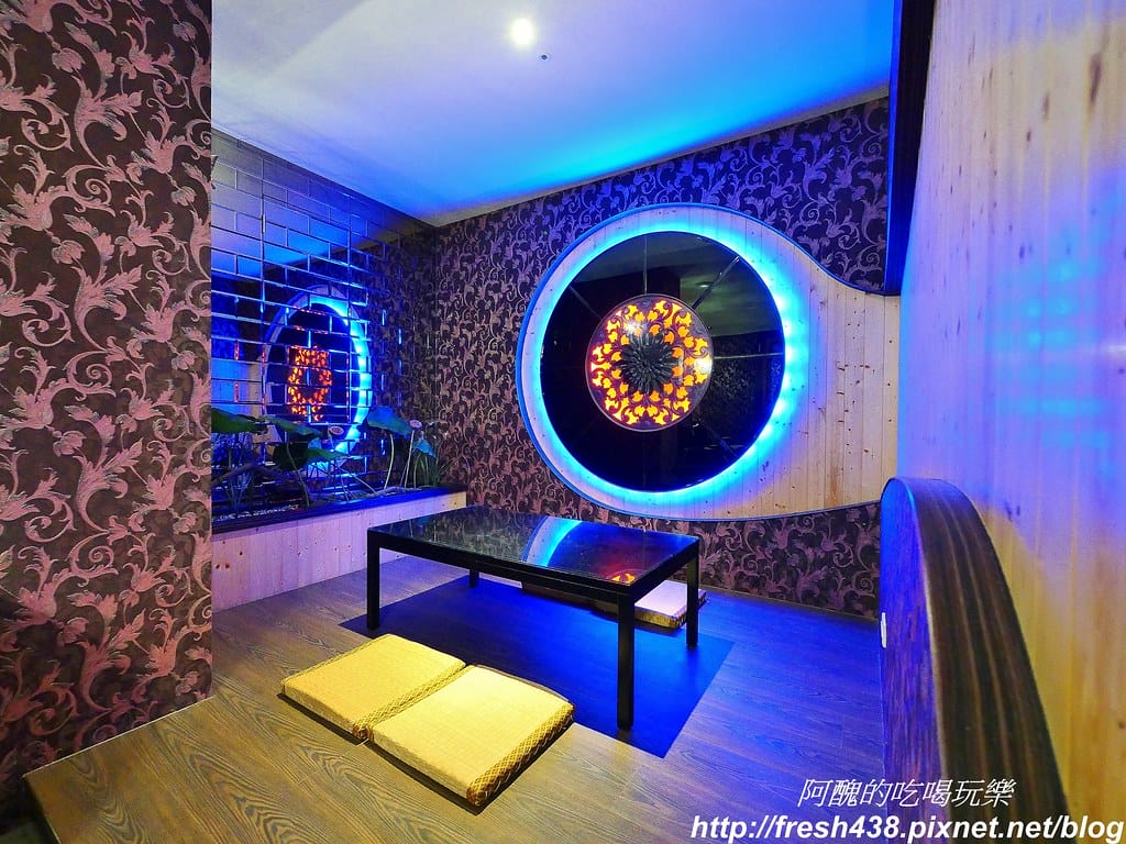 【台中住宿推薦】紫禁城主題會館(Forbidden City Motel),100坪帝王之巔,讓您享受帝王榮耀,超大戲水池、卡拉ok,還有換裝秀! - 第32張圖 16