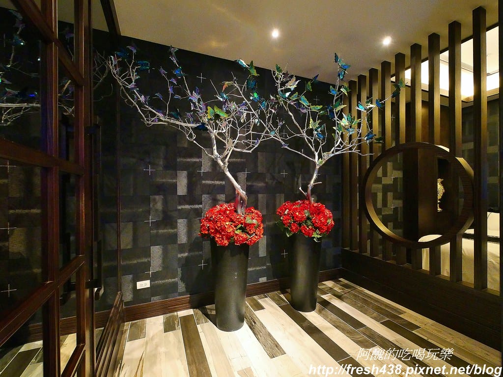 【台中住宿推薦】紫禁城主題會館(Forbidden City Motel),100坪帝王之巔,讓您享受帝王榮耀,超大戲水池、卡拉ok,還有換裝秀! - 第42張圖 23