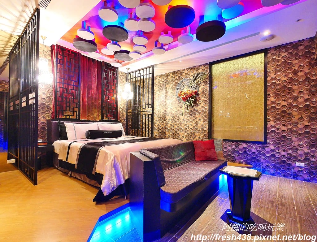 【台中住宿推薦】紫禁城主題會館(Forbidden City Motel),100坪帝王之巔,讓您享受帝王榮耀,超大戲水池、卡拉ok,還有換裝秀! - 第61張圖 37
