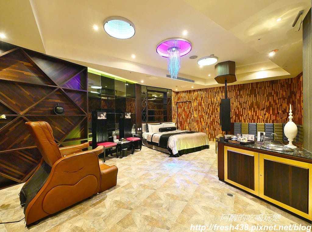 【台中住宿推薦】紫禁城主題會館(Forbidden City Motel),100坪帝王之巔,讓您享受帝王榮耀,超大戲水池、卡拉ok,還有換裝秀! - 第51張圖 30-2