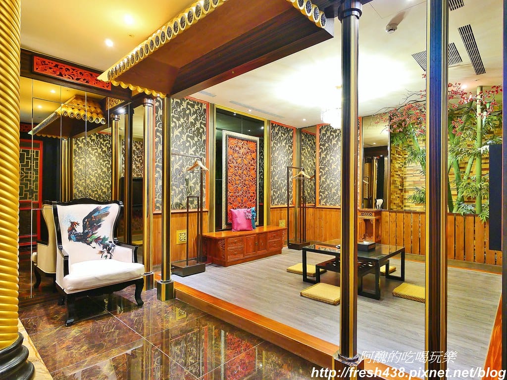 【台中住宿推薦】紫禁城主題會館(Forbidden City Motel),100坪帝王之巔,讓您享受帝王榮耀,超大戲水池、卡拉ok,還有換裝秀! - 第80張圖 50-9
