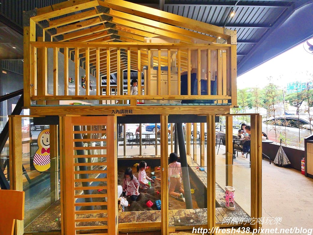 【宜蘭景點】85度C五結中正親子旗艦店,全台唯一親子85度c,大人喝咖啡聊是非,小孩快樂玩耍去。 - 第8張圖 4-2