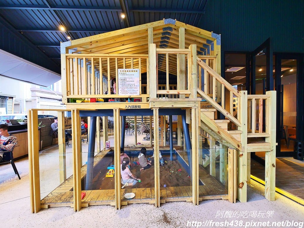 【宜蘭景點】85度C五結中正親子旗艦店,全台唯一親子85度c,大人喝咖啡聊是非,小孩快樂玩耍去。 - 第7張圖 4