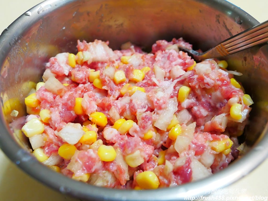 【氣炸鍋食譜】氣炸洋蔥玉米肉丸子,四樣食材,15分鐘上桌,新手零失敗食譜。 - 第4張圖 P1760266