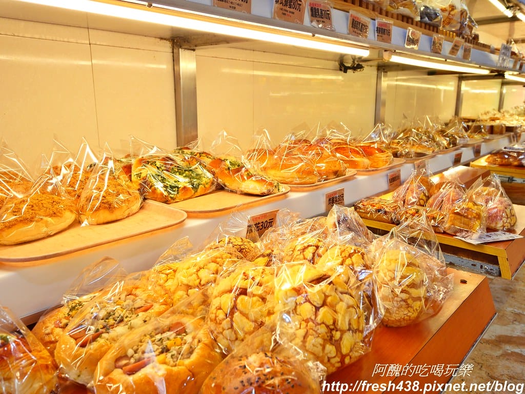 【新竹美食】新龍興蛋糕/麵包店,新鮮美味,擁有無敵好吃的全麥核桃吐司,吃過保證念念不忘。 - 第5張圖 P1019393