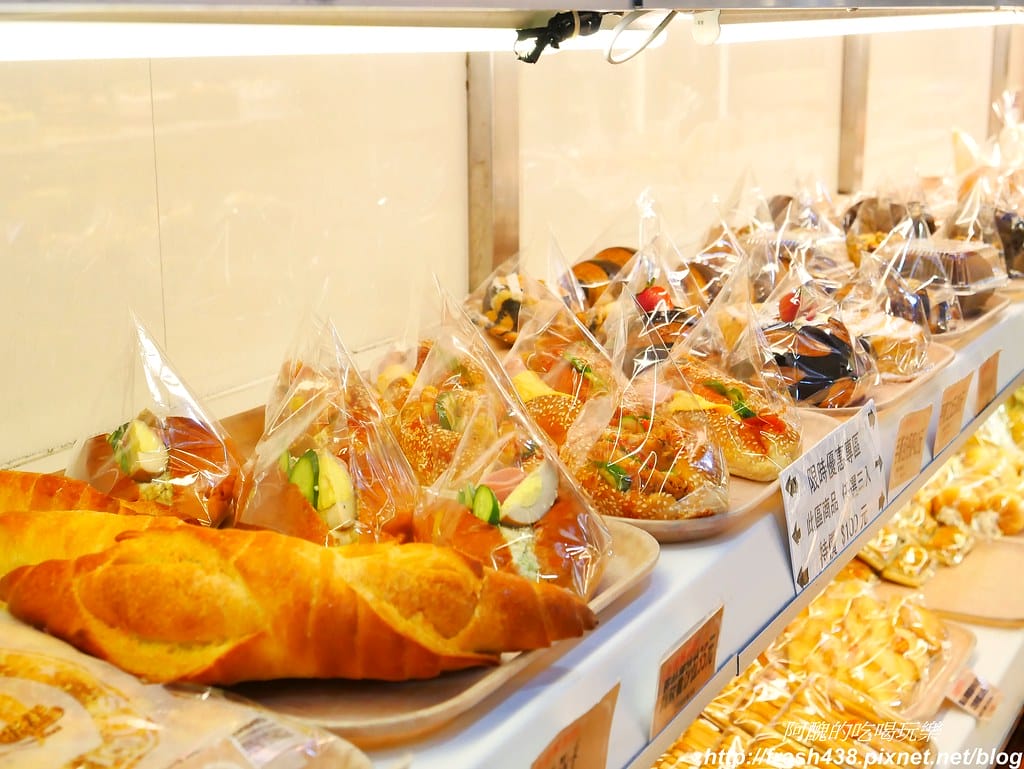 【新竹美食】新龍興蛋糕/麵包店,新鮮美味,擁有無敵好吃的全麥核桃吐司,吃過保證念念不忘。 - 第6張圖 P1760882