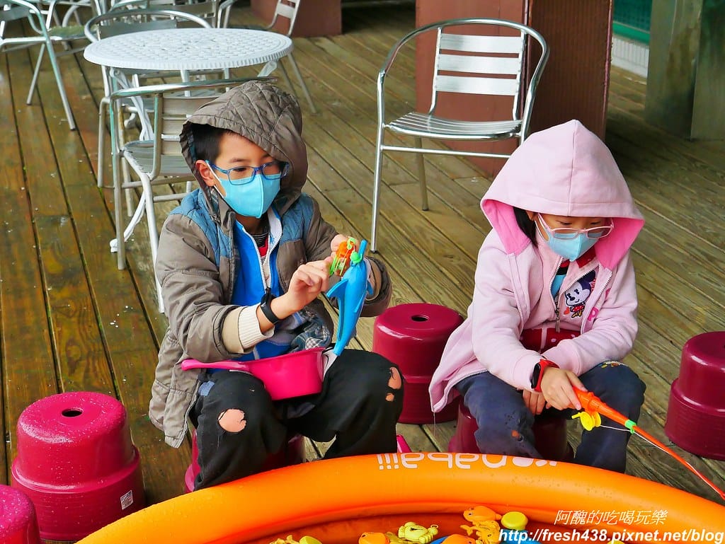 100