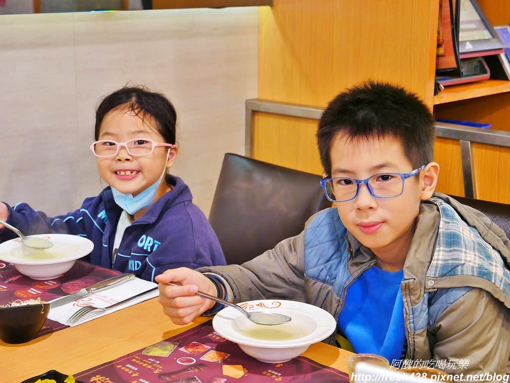 【新竹美食】吼牛排新竹中華店, 專 業 牛 排 達 人 超 高 CP、 大份量 40盎司沙朗 牛排好過癮,吼牛排菜單價位全公開。 - 第29張圖 20
