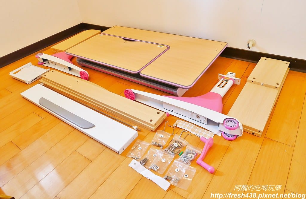 【傢俱推薦】生活誠品-兒童成長書桌椅,新款上市,桌椅可升降、符合人體工學,幼兒到成人皆可使用。限時團購價,可分三期零利率。 - 第4張圖 3