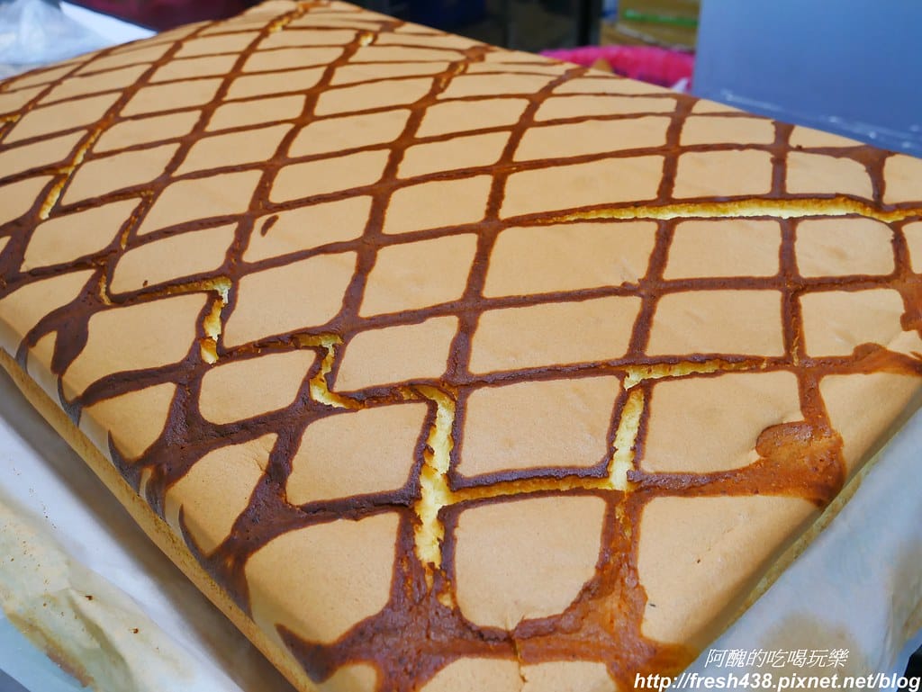 【樹林美食】蛋願古早味現烤蛋糕,樹林火車站美食,必吃奶黃流沙、大甲芋頭蛋糕與愛文小鮮肉,還有隱藏版384層葡式蛋塔。 - 第24張圖 P1770509