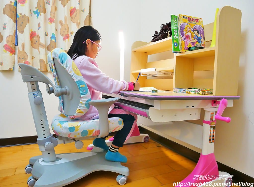 【傢俱推薦】生活誠品-兒童成長書桌椅,新款上市,桌椅可升降、符合人體工學,幼兒到成人皆可使用。限時團購價,可分三期零利率。 - 第54張圖 57
